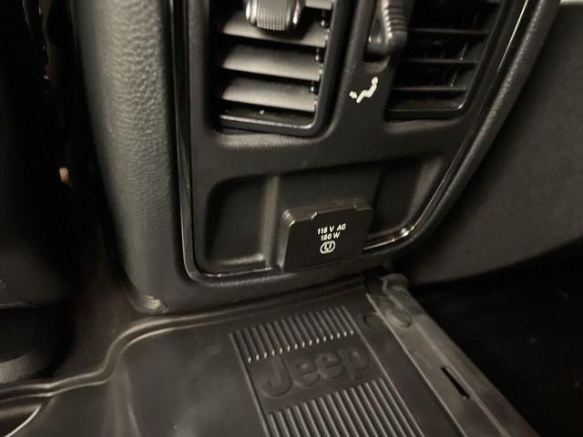 Photo of 2020 Bright White Clearcoat Jeep Grand Cherokee
