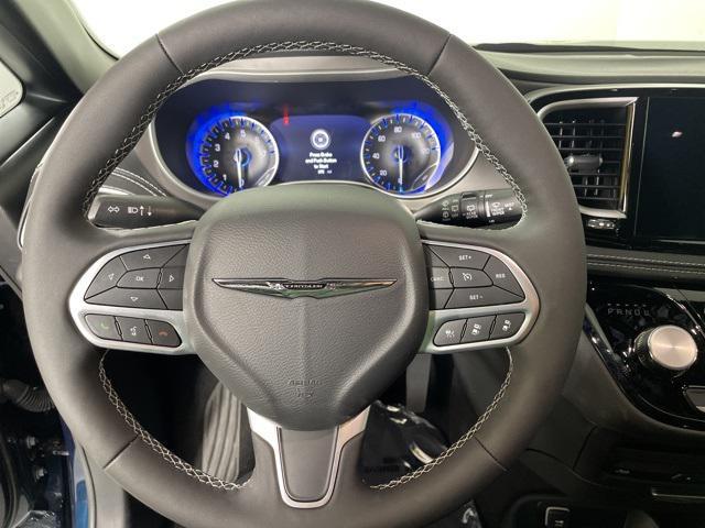 Photo of 2025 Fathom Blue Pearlcoat Chrysler Pacifica