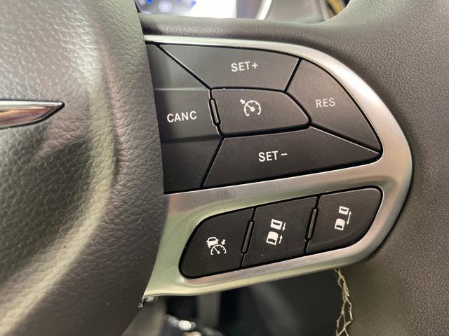 Photo of 2025 Fathom Blue Pearlcoat Chrysler Pacifica