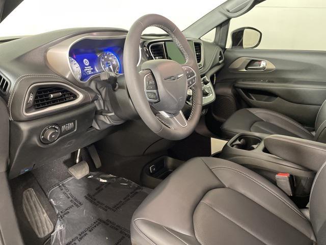 Photo of 2025 Fathom Blue Pearlcoat Chrysler Pacifica