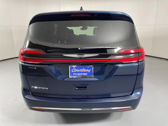 Photo of 2025 Fathom Blue Pearlcoat Chrysler Pacifica