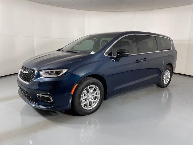 Photo of 2025 Fathom Blue Pearlcoat Chrysler Pacifica
