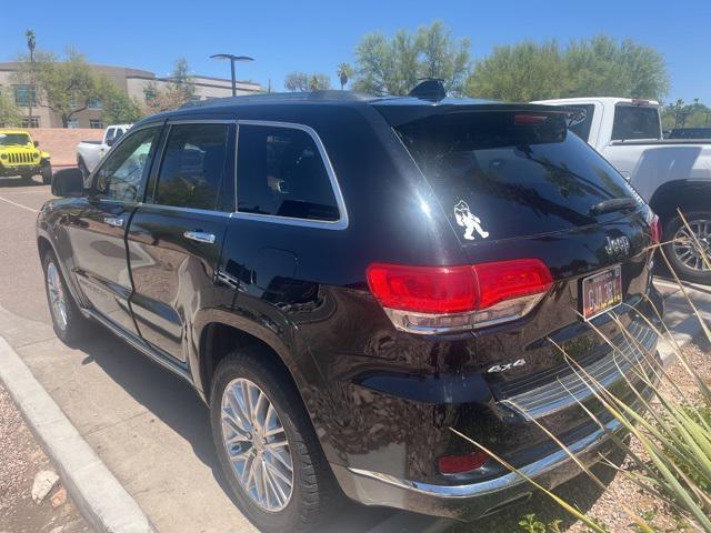 Photo of 2018 Diamond Black Crystal Pearlcoat Jeep Grand Cherokee
