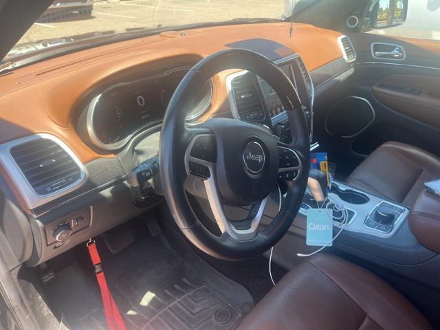 Photo of 2018 Diamond Black Crystal Pearlcoat Jeep Grand Cherokee