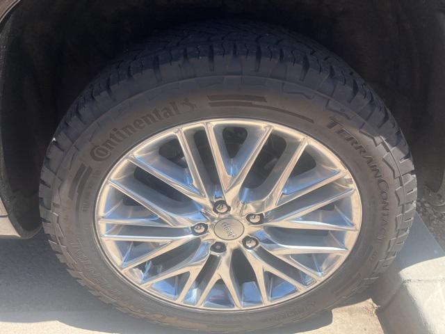 Photo of 2018 Diamond Black Crystal Pearlcoat Jeep Grand Cherokee
