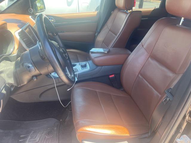 Photo of 2018 Diamond Black Crystal Pearlcoat Jeep Grand Cherokee
