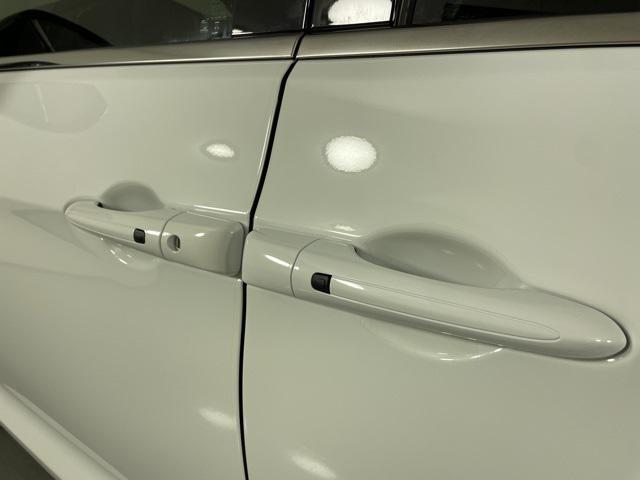 Photo of 2025 Bright White Clearcoat Chrysler Pacifica