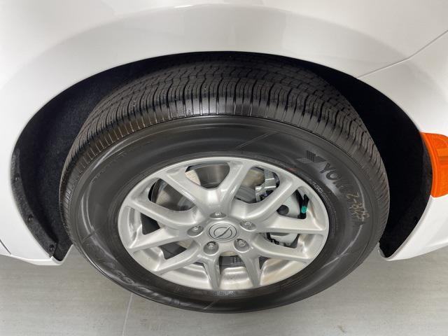 Photo of 2025 Bright White Clearcoat Chrysler Pacifica