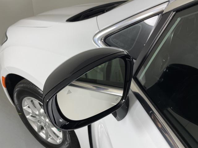 Photo of 2025 Bright White Clearcoat Chrysler Pacifica