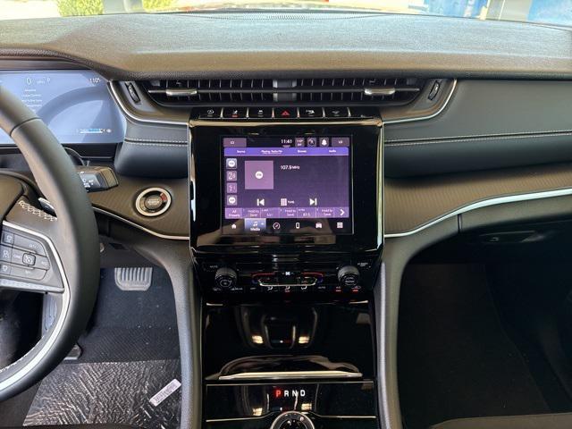 Photo of 2025 Baltic Gray Metallic Clearcoat Jeep Grand Cherokee L