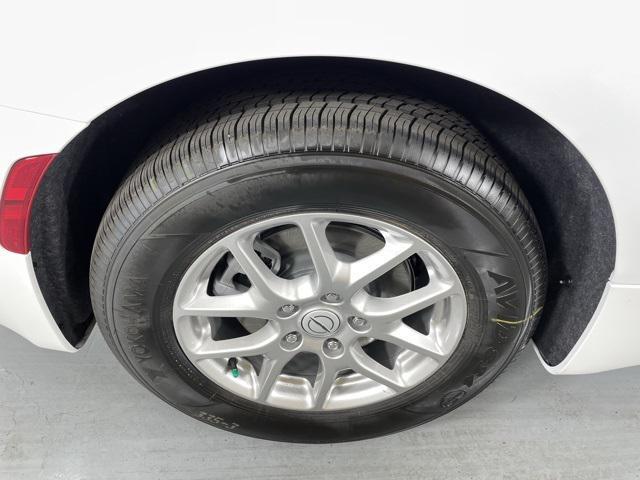 Photo of 2025 Bright White Clearcoat Chrysler Pacifica