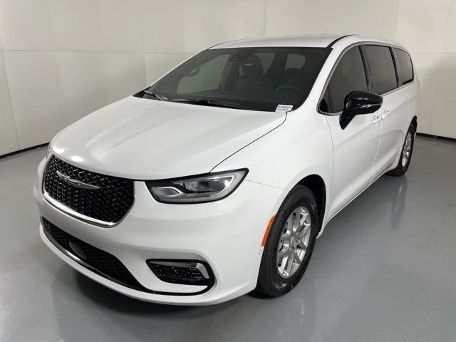 Photo of 2025 Bright White Clearcoat Chrysler Pacifica