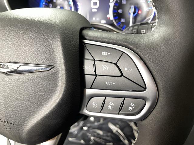 Photo of 2025 Bright White Clearcoat Chrysler Pacifica