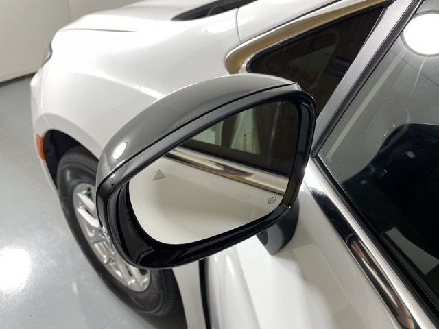 Photo of 2025 Bright White Clearcoat Chrysler Pacifica