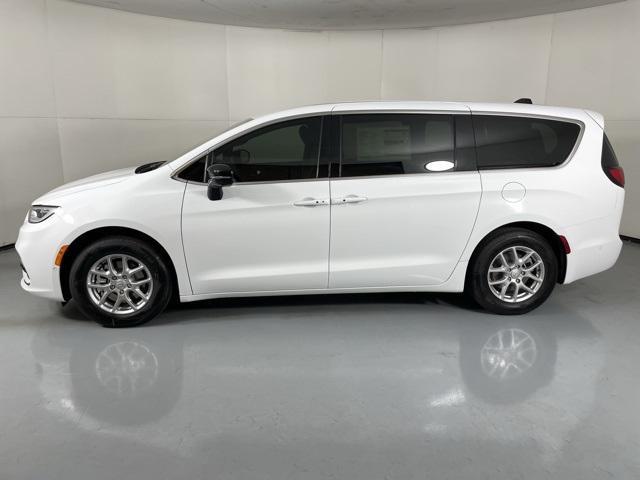 Photo of 2025 Bright White Clearcoat Chrysler Pacifica