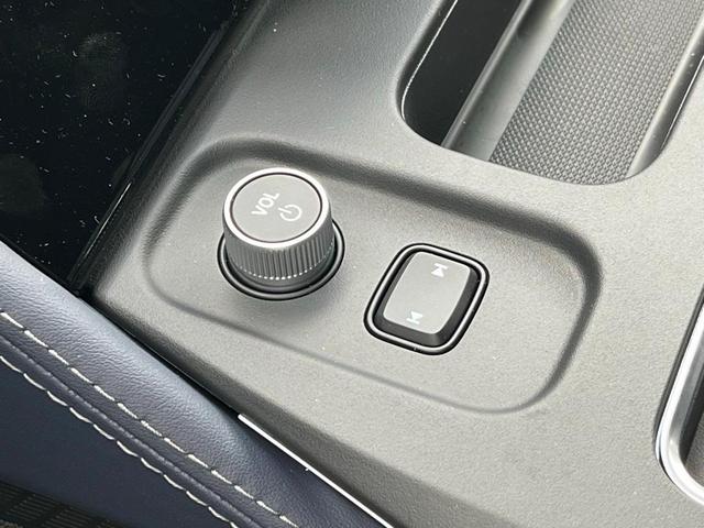 Photo of 2026 Solar Silver Metallic Acura MDX