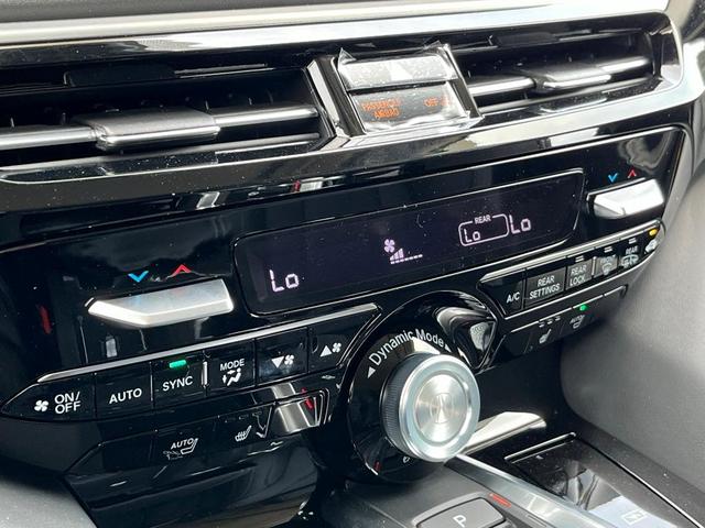 Photo of 2025 Platinum White Acura MDX