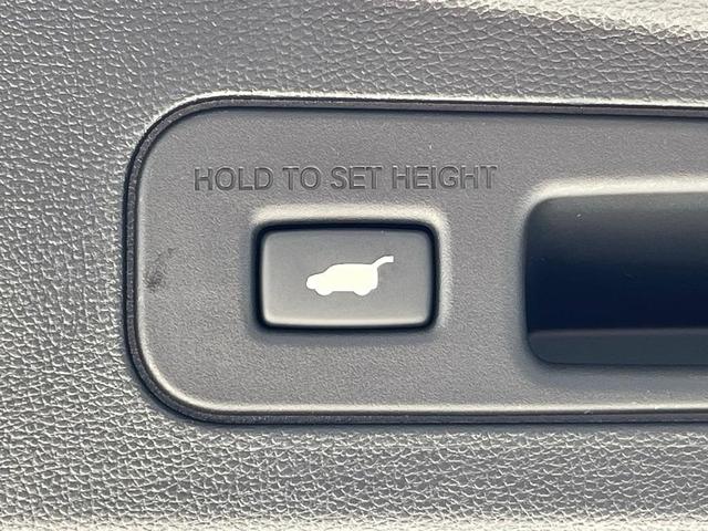 Photo of 2025 Platinum White Acura MDX