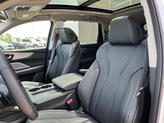 Photo of 2025 Platinum White Acura MDX