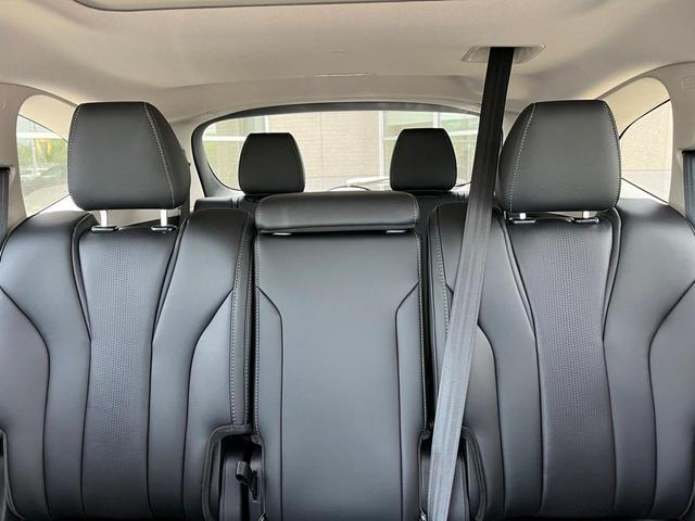 Photo of 2025 Platinum White Acura MDX