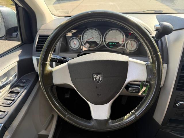Photo of 2010 WHITE Dodge Grand Caravan