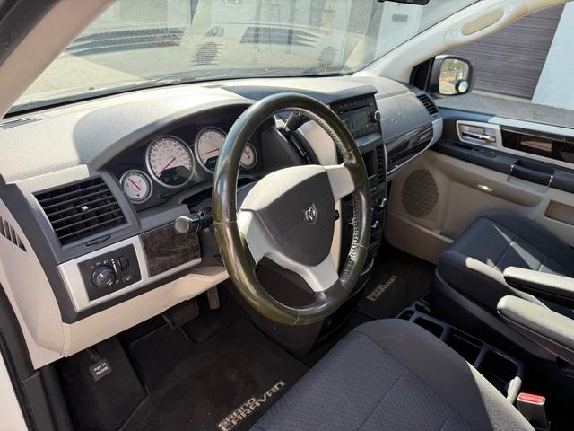 Photo of 2010 WHITE Dodge Grand Caravan