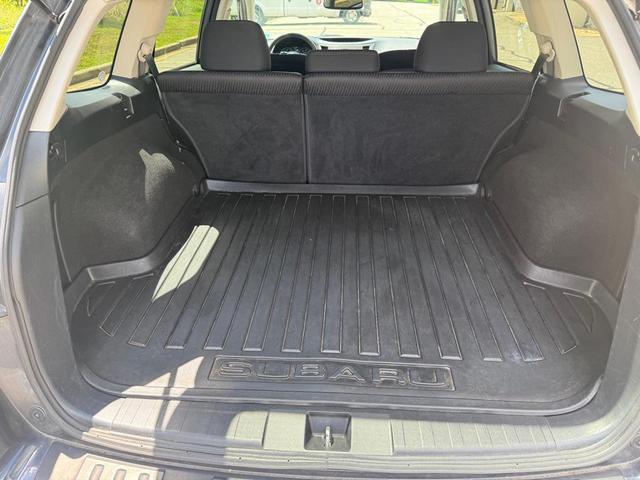 Photo of 2011 GRAY Subaru Outback