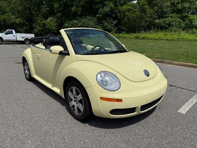 Photo of 2006 YELLOW Volkswagen New Beetle
