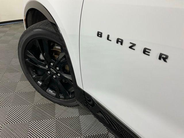 Photo of 2019 Summit White Chevrolet Blazer