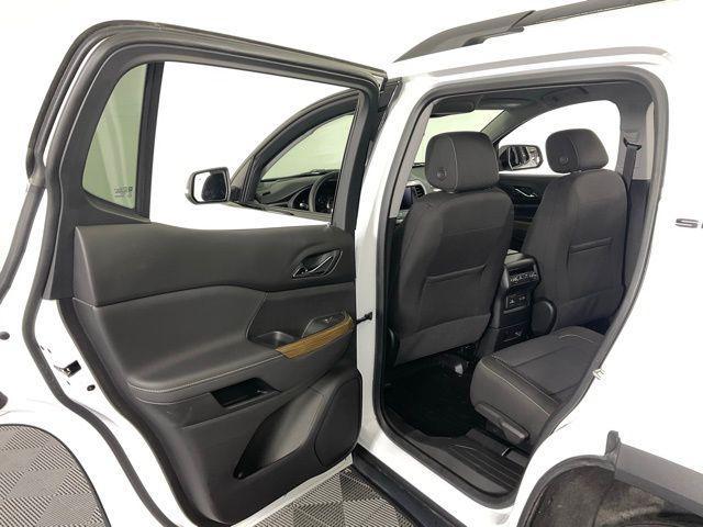 Photo of 2023 Summit White GMC Acadia