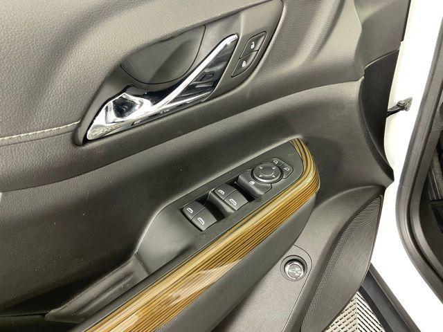 Photo of 2023 Summit White GMC Acadia