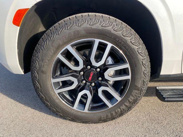 Photo of 2024 White Frost Tricoat GMC Yukon