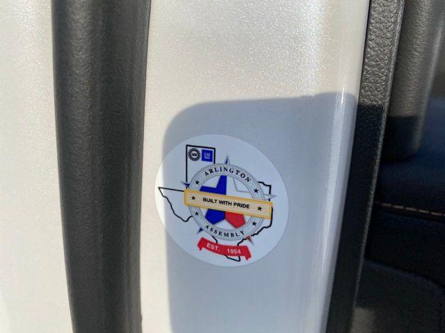 Photo of 2024 White Frost Tricoat GMC Yukon