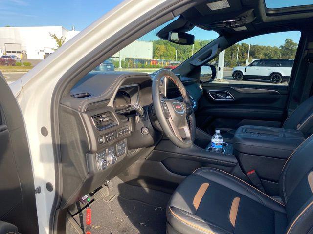 Photo of 2024 White Frost Tricoat GMC Yukon