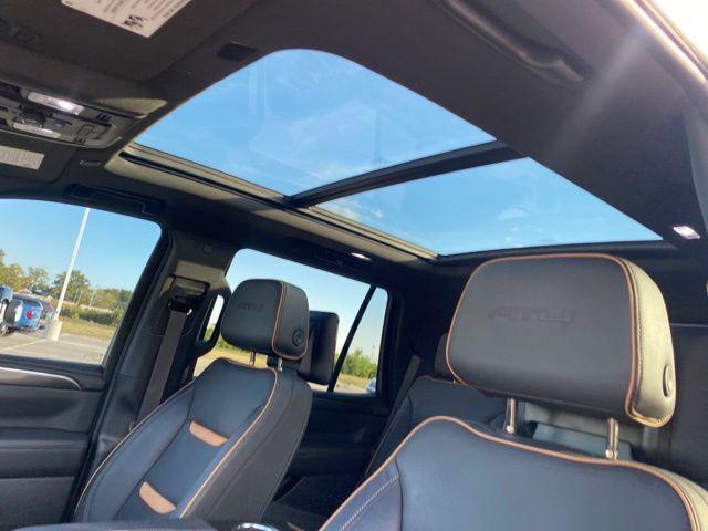Photo of 2024 White Frost Tricoat GMC Yukon
