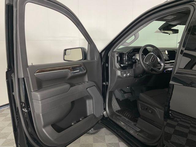 Photo of 2025 Onyx Black GMC Sierra 1500