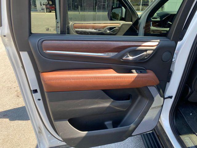 Photo of 2023 White Frost Tricoat GMC Yukon XL
