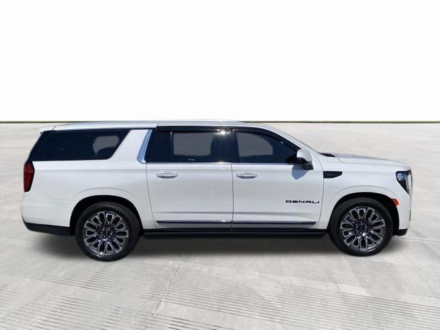 Photo of 2023 White Frost Tricoat GMC Yukon XL