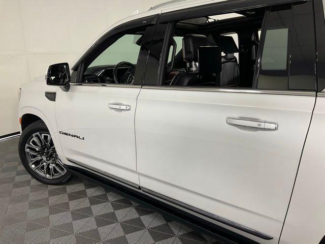Photo of 2023 White Frost Tricoat GMC Yukon XL