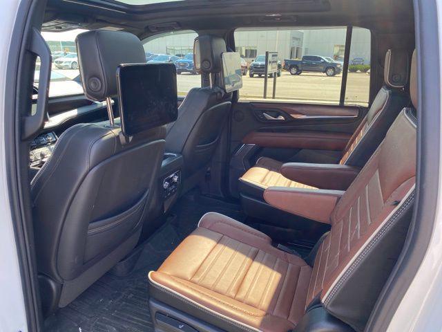 Photo of 2023 White Frost Tricoat GMC Yukon XL