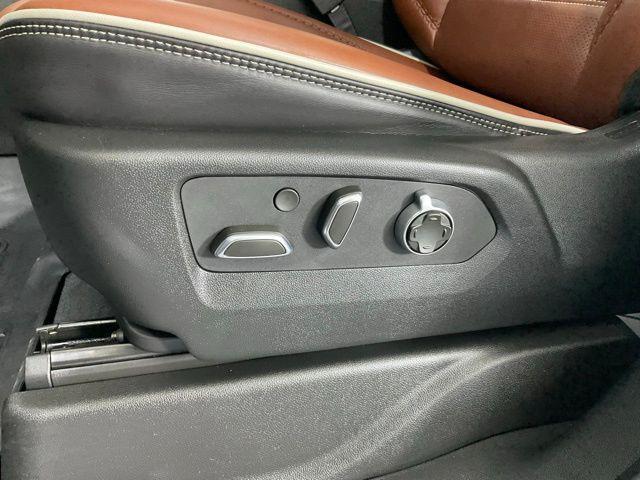 Photo of 2023 White Frost Tricoat GMC Yukon XL