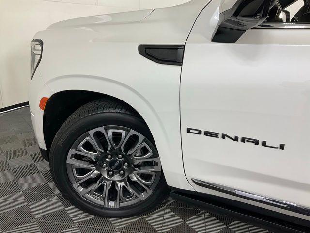 Photo of 2023 White Frost Tricoat GMC Yukon XL