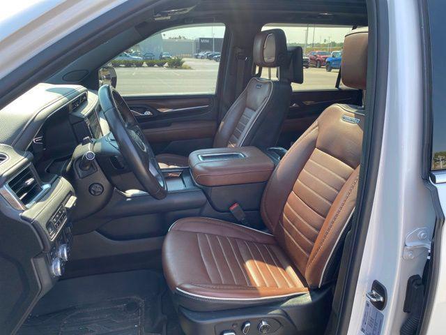 Photo of 2023 White Frost Tricoat GMC Yukon XL