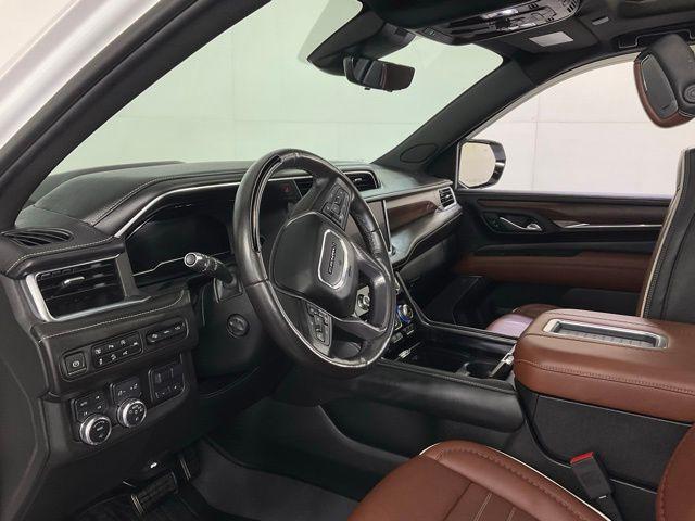 Photo of 2023 White Frost Tricoat GMC Yukon XL