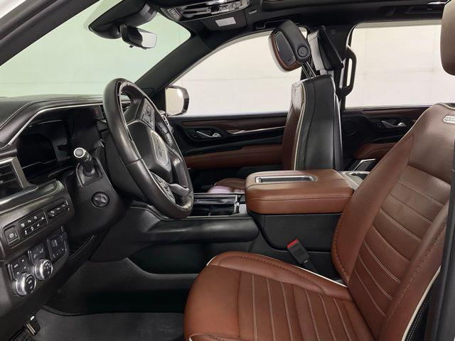Photo of 2023 White Frost Tricoat GMC Yukon XL