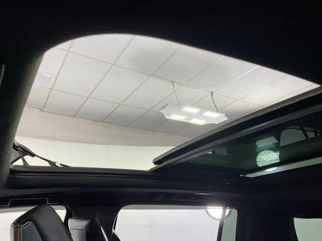 Photo of 2023 White Frost Tricoat GMC Yukon XL