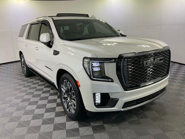 Photo of 2023 White Frost Tricoat GMC Yukon XL
