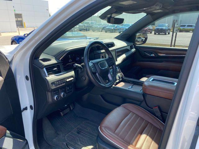Photo of 2023 White Frost Tricoat GMC Yukon XL