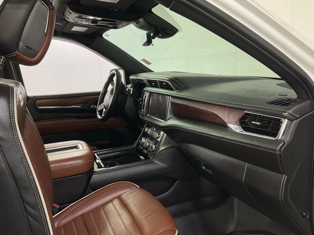 Photo of 2023 White Frost Tricoat GMC Yukon XL