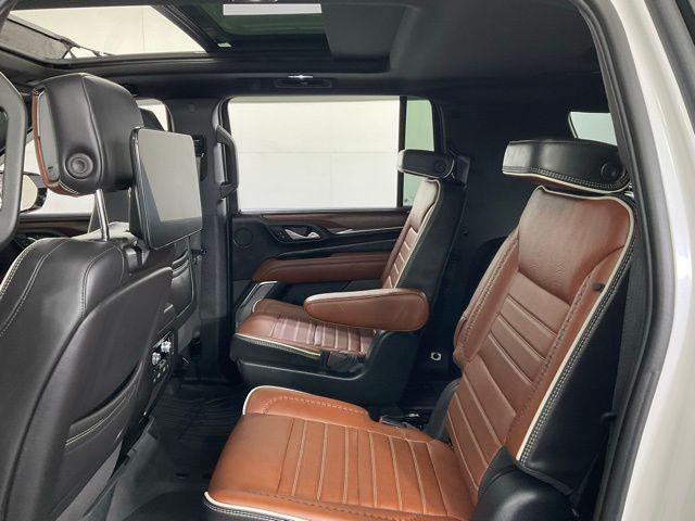 Photo of 2023 White Frost Tricoat GMC Yukon XL